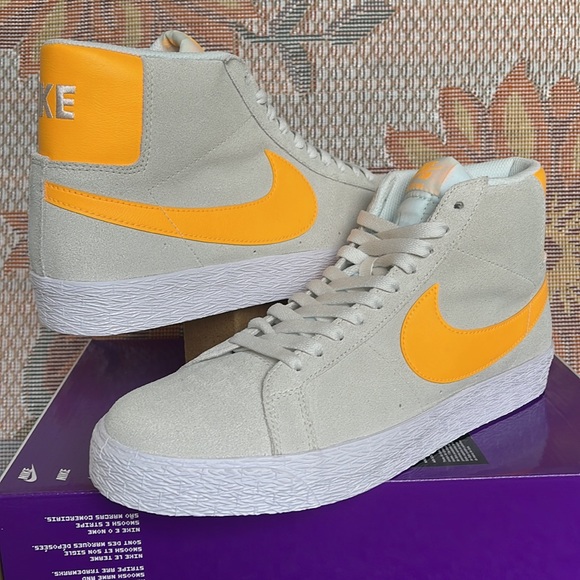 Nike Men’s SB Zoom Blazer Mid
Summit White/Summit White/Laser Orange
Skate Shoes - Picture 14 of 16